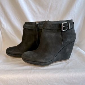 Geox Womens Hidden Wedge Ankle Boot Size 7.5M Black Nubuck Leather Zip Up Bootie